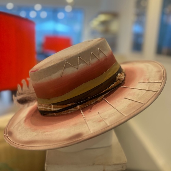 ATOUSA G Hand Painted w/ yarn embroidery - Picture 2 of 4